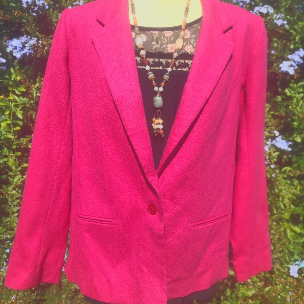 Hot pink blazer with one front button 💖
